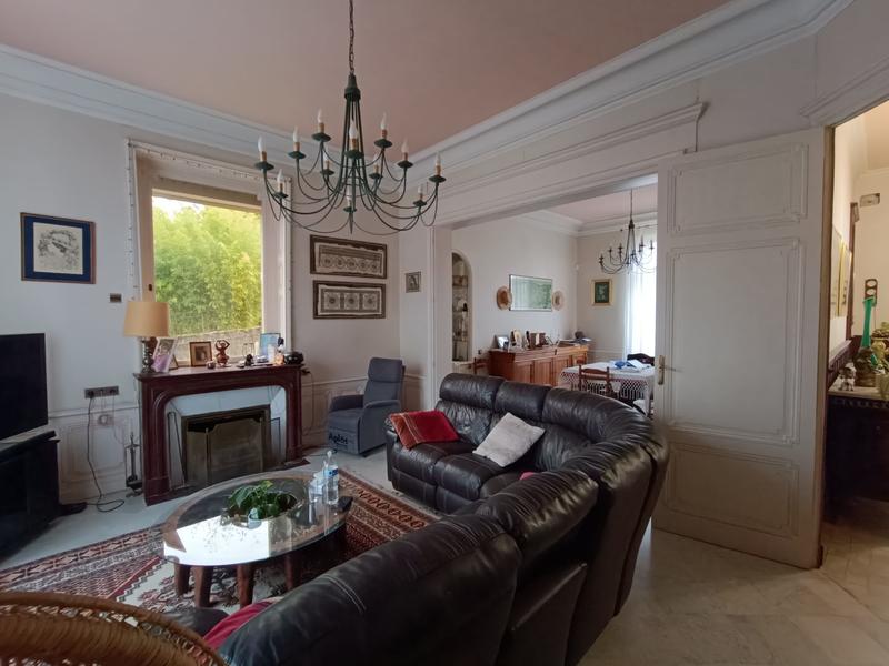 Maison - 337 m² - 12 pièces