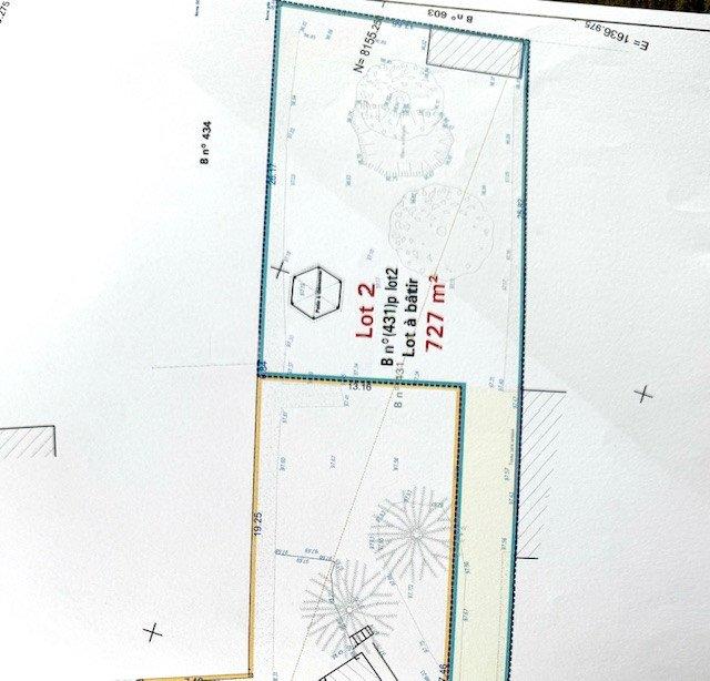 Terrain constructible - 727 m²