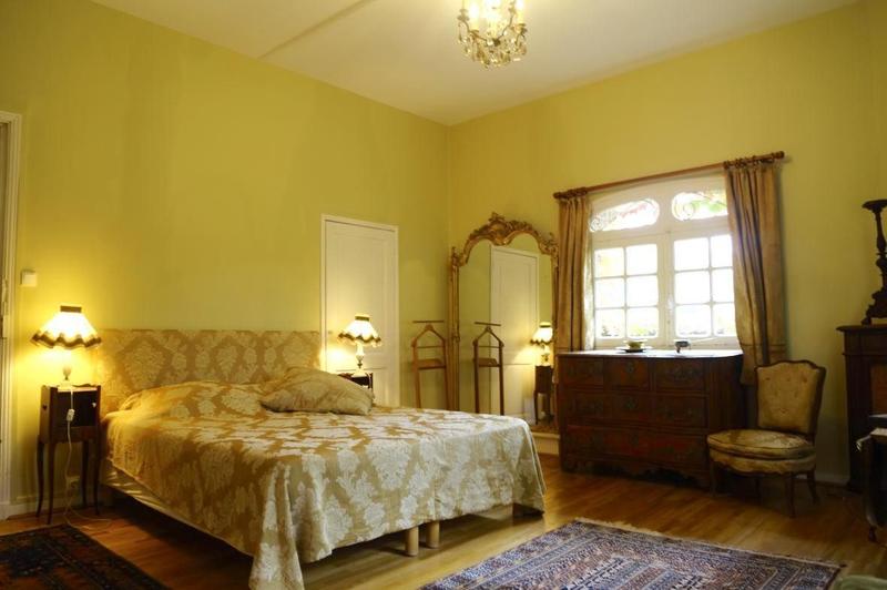 Maison traditionnelle - 260 m² - 8 pièces