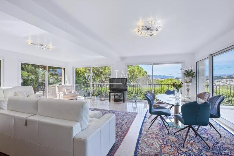 Villa - 233 m² - 6 pièces