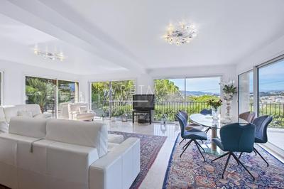 Villa - 233 m² - 6 pièces