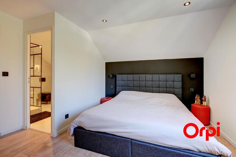 Maison - 242 m² - 8 pièces