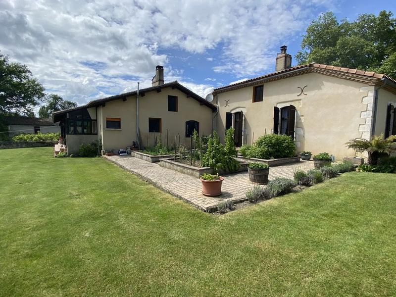 Maison en pierre - 383 m² - 14 pièces