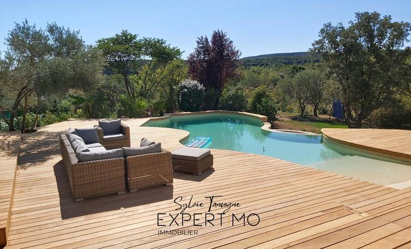 Maison - 212 m² - 6 pièces