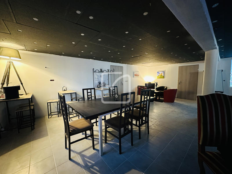 Maison - 281 m² - 9 pièces