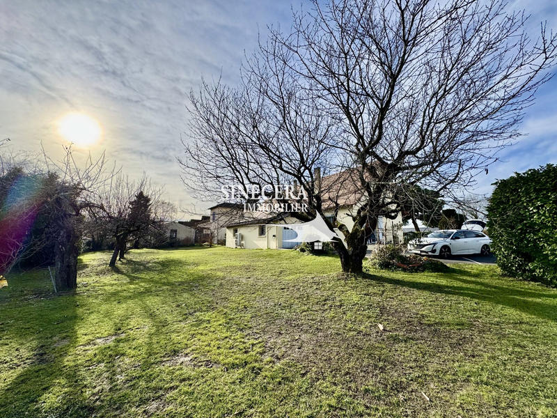 Maison traditionnelle - 181 m² - 7 pièces