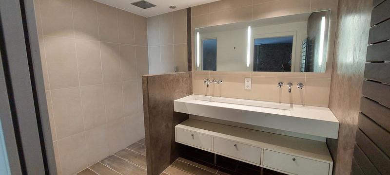 Maison - 220 m² - 6 pièces