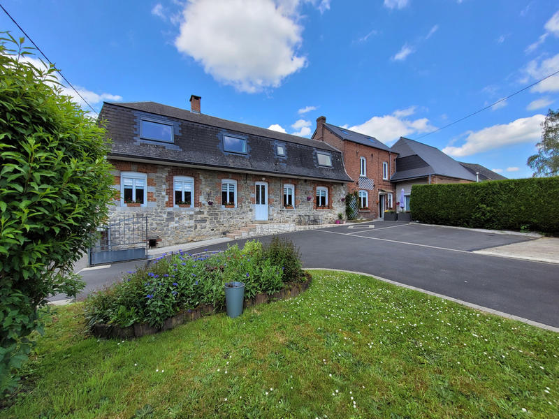 Maison - 223 m² - 9 pièces