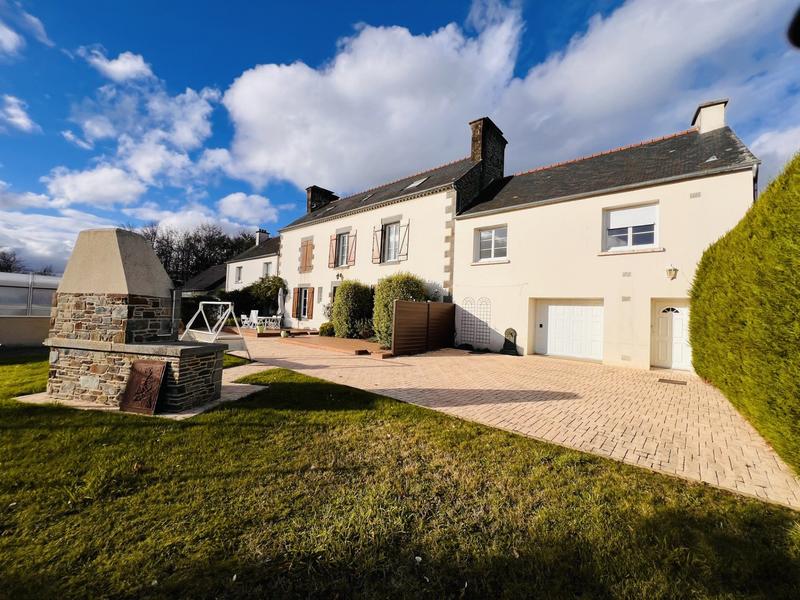 Maison ancienne - 210 m² - 18 pièces