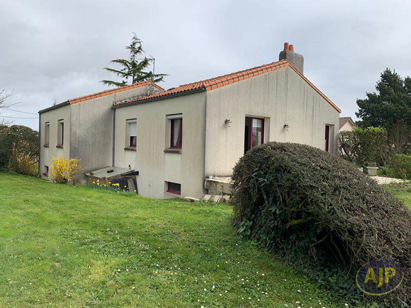 Maison - 99 m² - 5 pièces