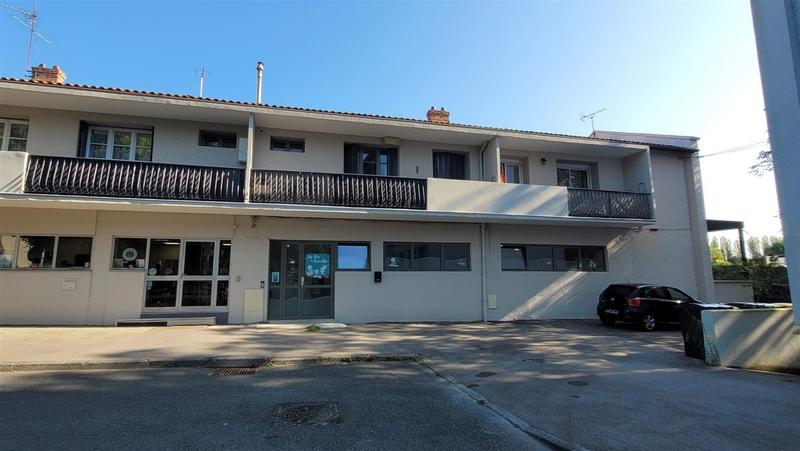 Local commercial - 120 m² - 4 pièces