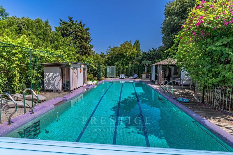 Maison - 246 m² - 6 pièces