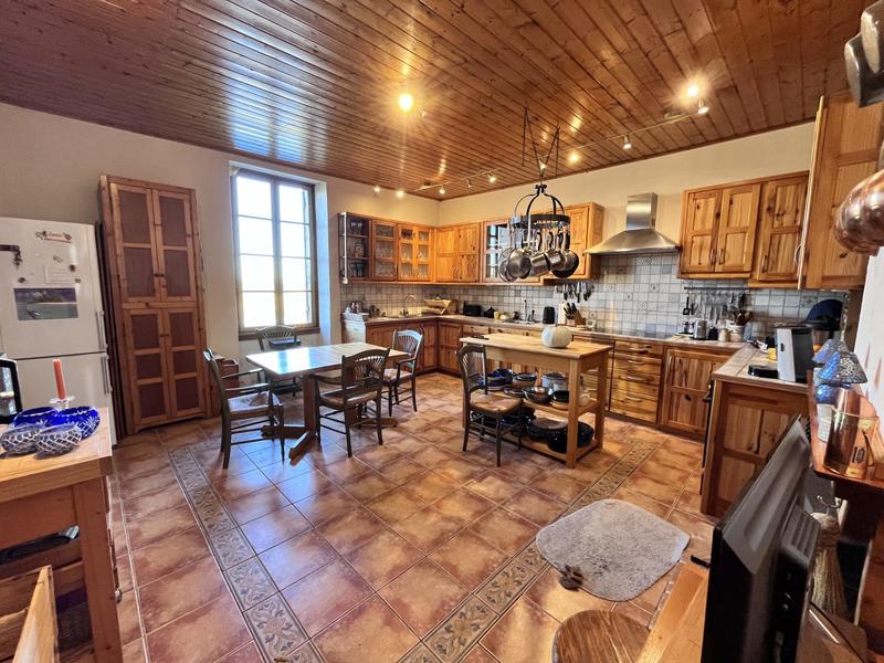 Maison traditionnelle - 290 m² - 7 pièces