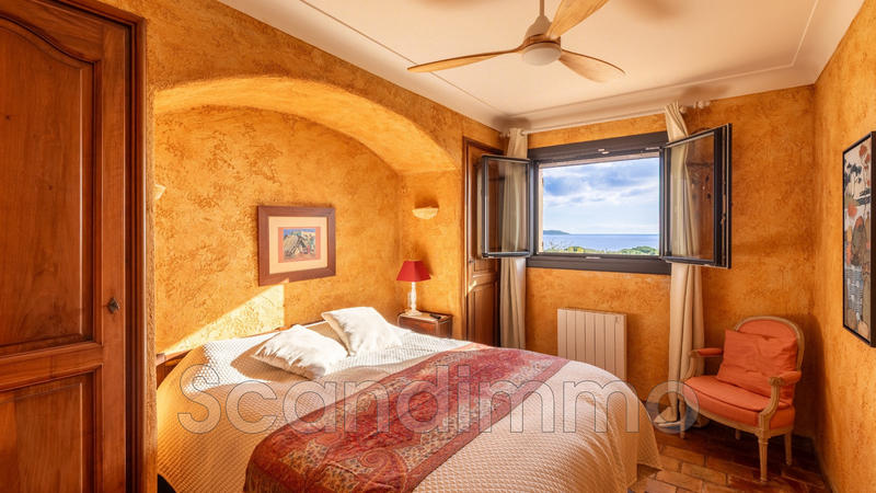 Maison - 180 m² - 5 pièces