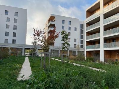 Appartement - 90 m² - 4 pièces