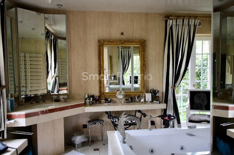 Propriété - 450 m² - 19 pièces