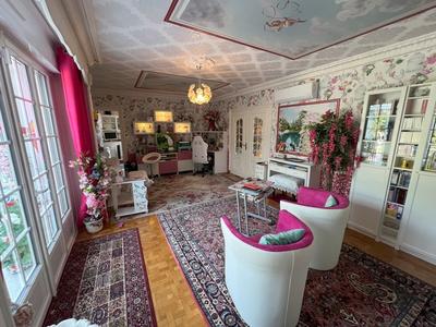 Maison - 266 m² - 8 pièces