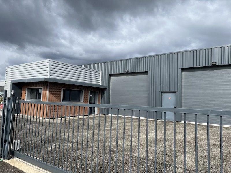 Local d'activités - 303 m² - 3 pièces