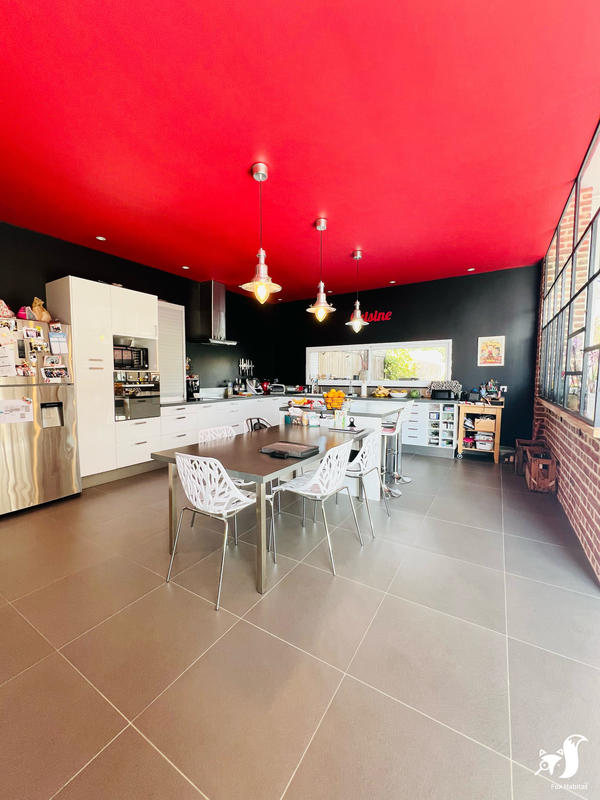 Maison - 250 m² - 9 pièces