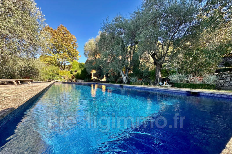 Demeure - 295 m² - 6 pièces