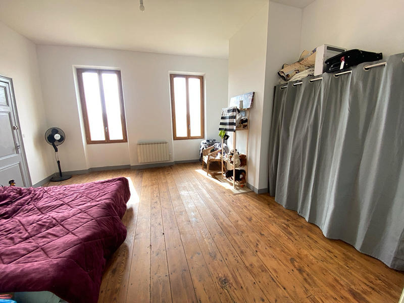 Maison - 675 m² - 10 pièces