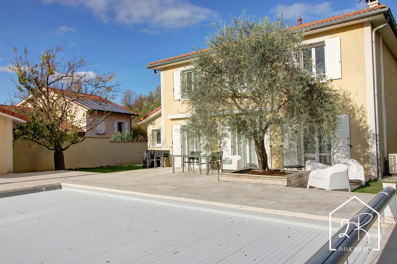 Maison - 140 m² - 5 pièces