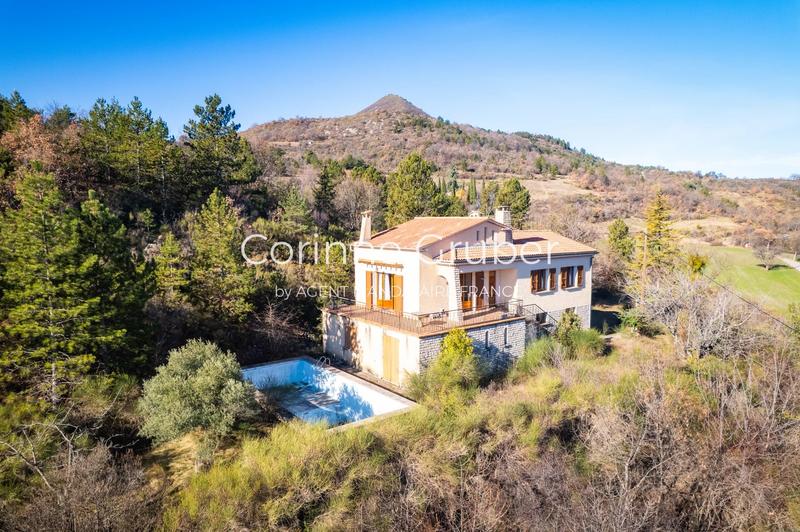 Maison - 94 m² - 5 pièces