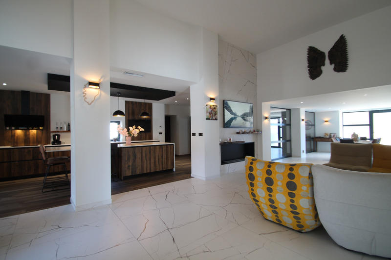 Maison - 280 m² - 9 pièces