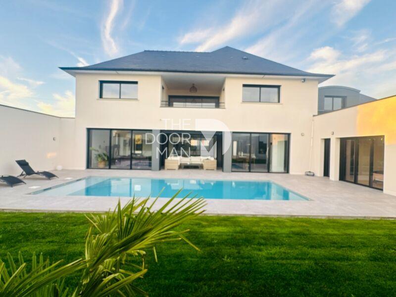 Maison - 214 m² - 6 pièces