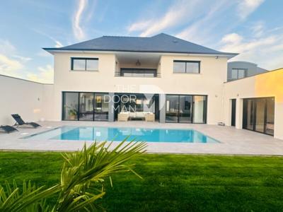 Maison - 214 m² - 6 pièces