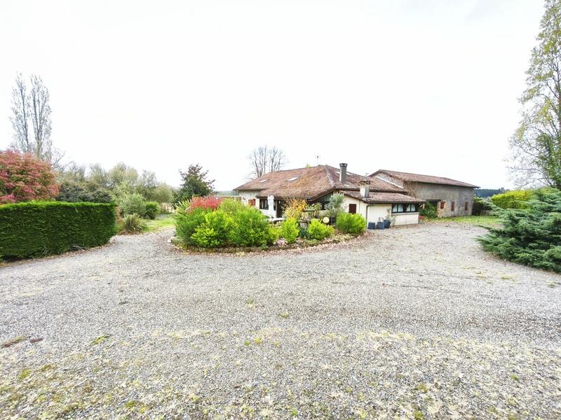 Corps de ferme - 388 m² - 9 pièces