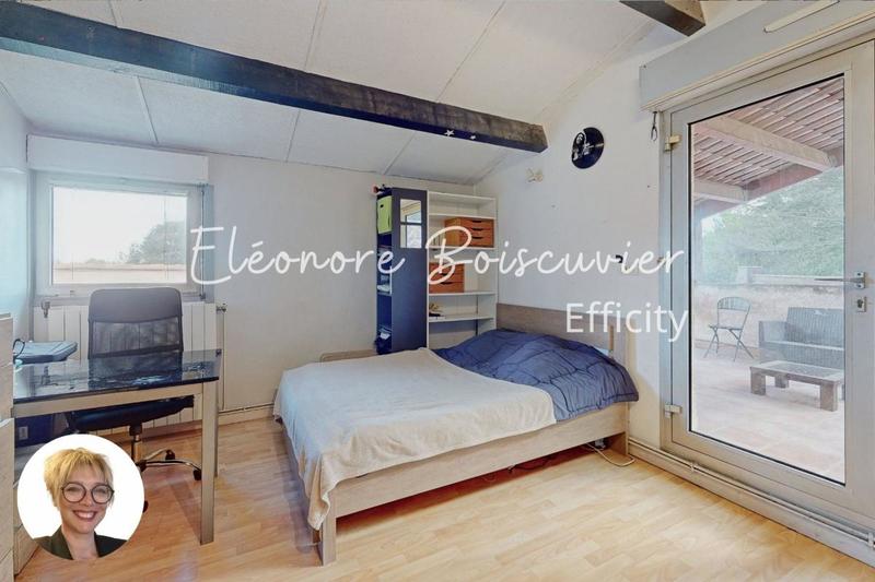 Maison - 241 m² - 8 pièces