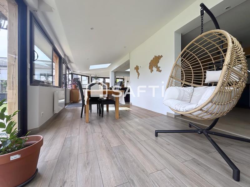 Maison - 222 m² - 8 pièces