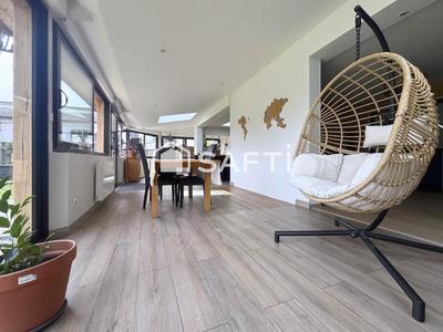 Maison - 222 m² - 8 pièces