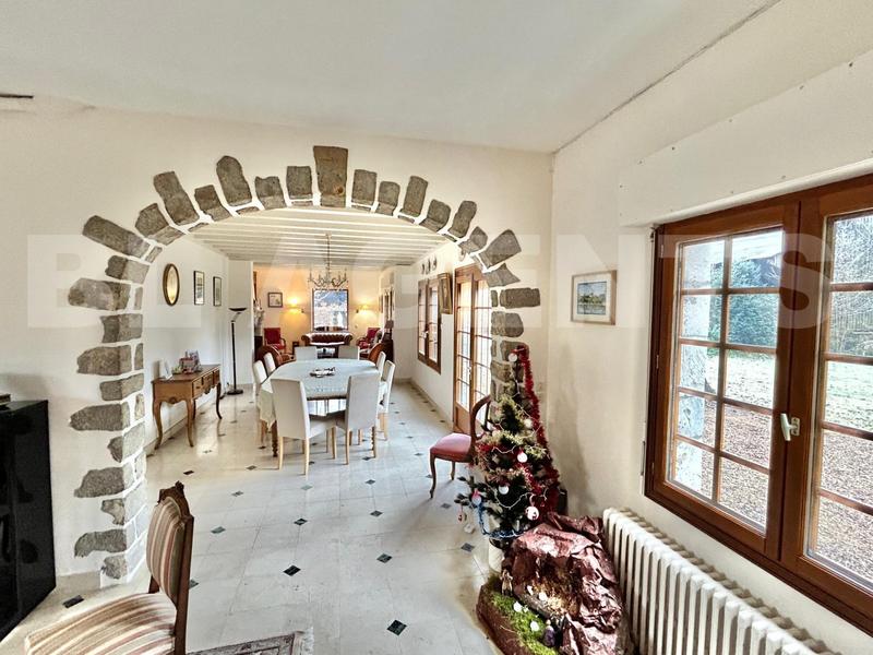 Maison - 360 m² - 13 pièces