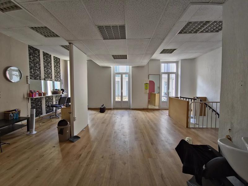 Local commercial - 85 m² - 3 pièces