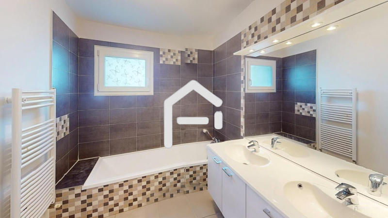 Maison - 145 m² - 5 pièces