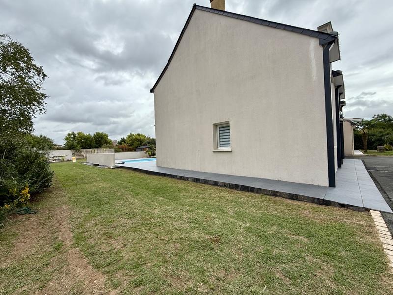 Maison - 180 m² - 9 pièces