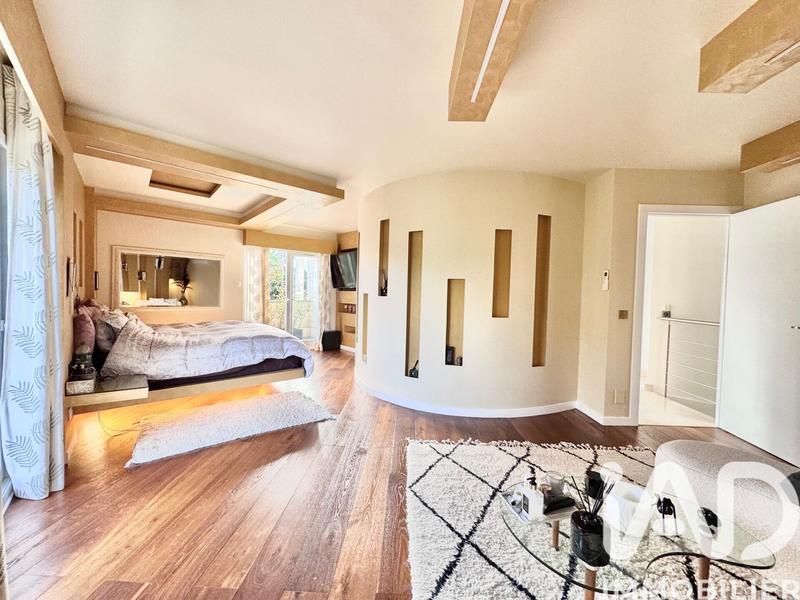 Maison - 361 m² - 10 pièces