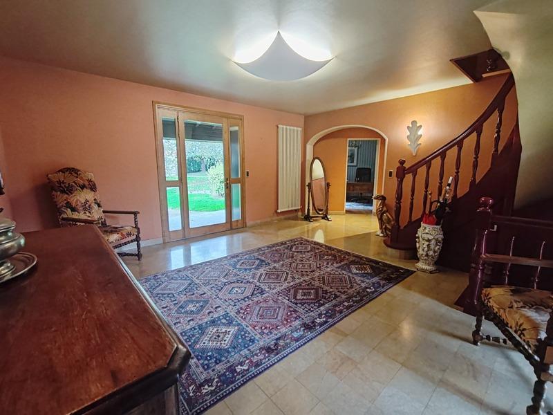 Demeure - 334 m² - 12 pièces