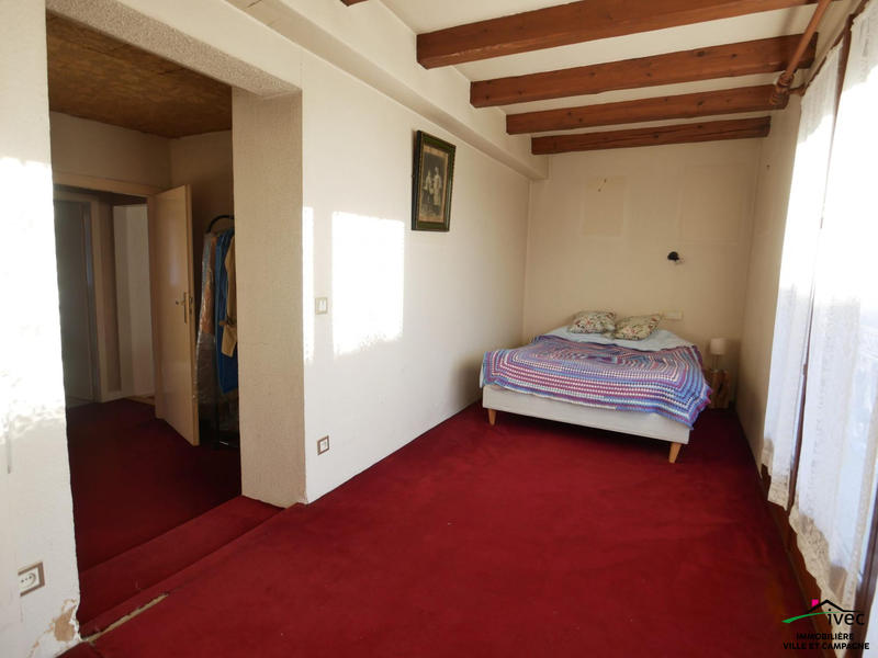 Maison - 238 m² - 8 pièces