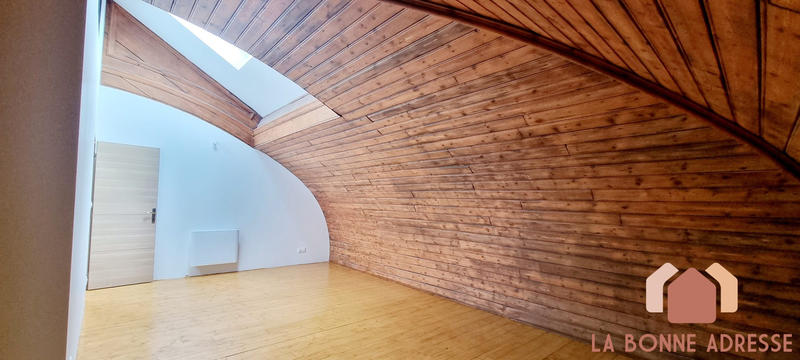 Loft - 185 m² - 4 pièces