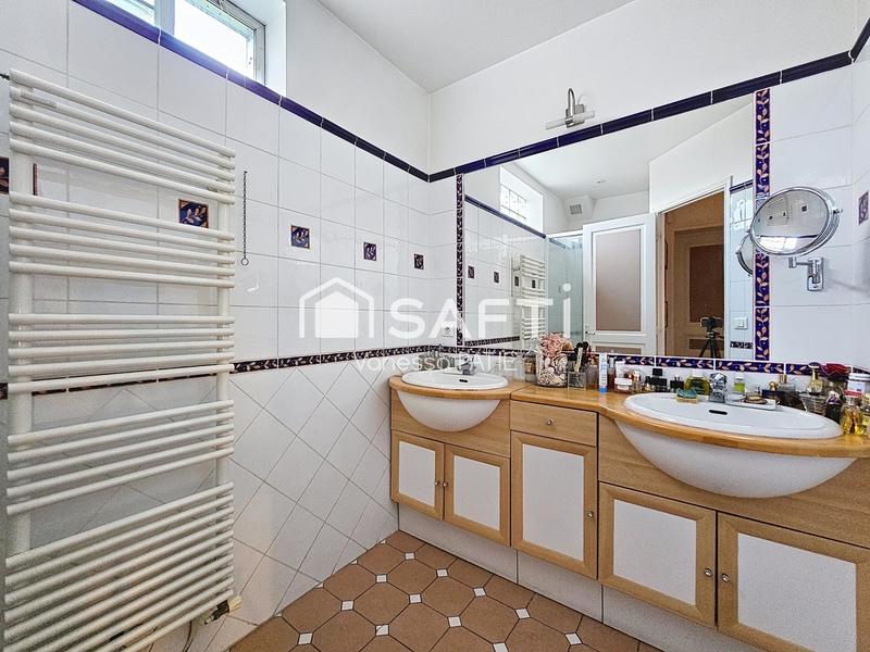 Villa - 212 m² - 11 pièces