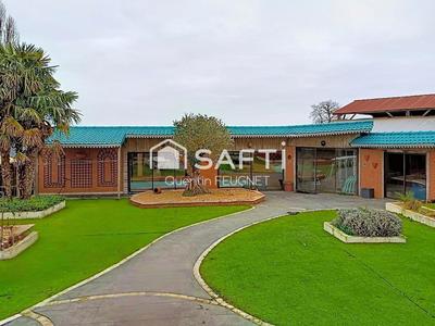 Maison - 377 m² - 10 pièces