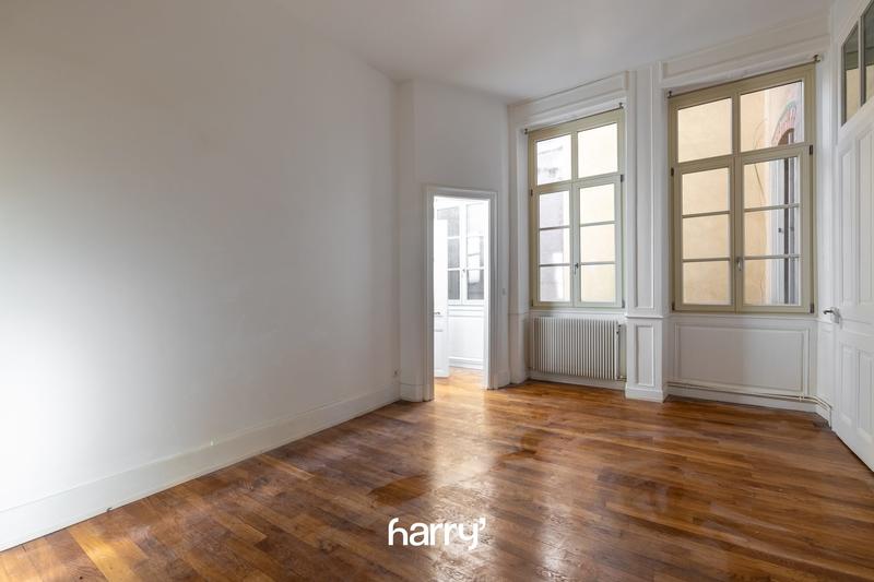 Appartement - 136 m² - 5 pièces