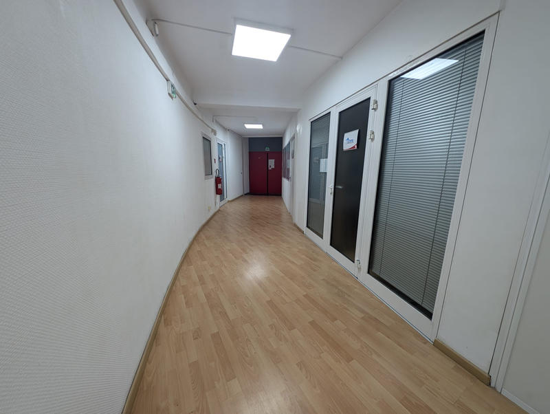 Local commercial - 2 800 m²