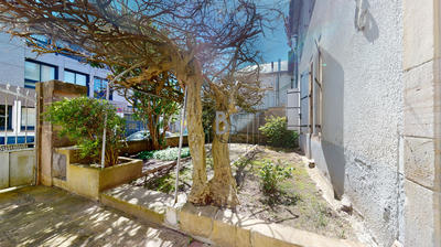 Maison - 300 m² - 6 pièces