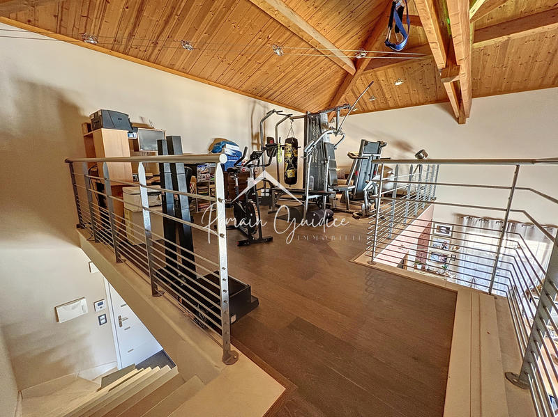 Villa - 198 m² - 6 pièces