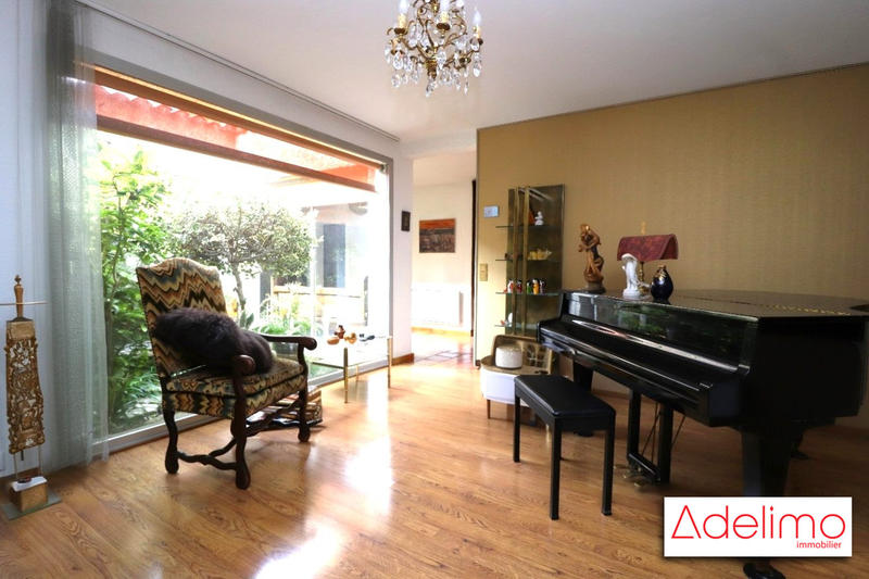 Maison - 240 m² - 7 pièces