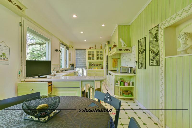 Maison - 220 m² - 7 pièces